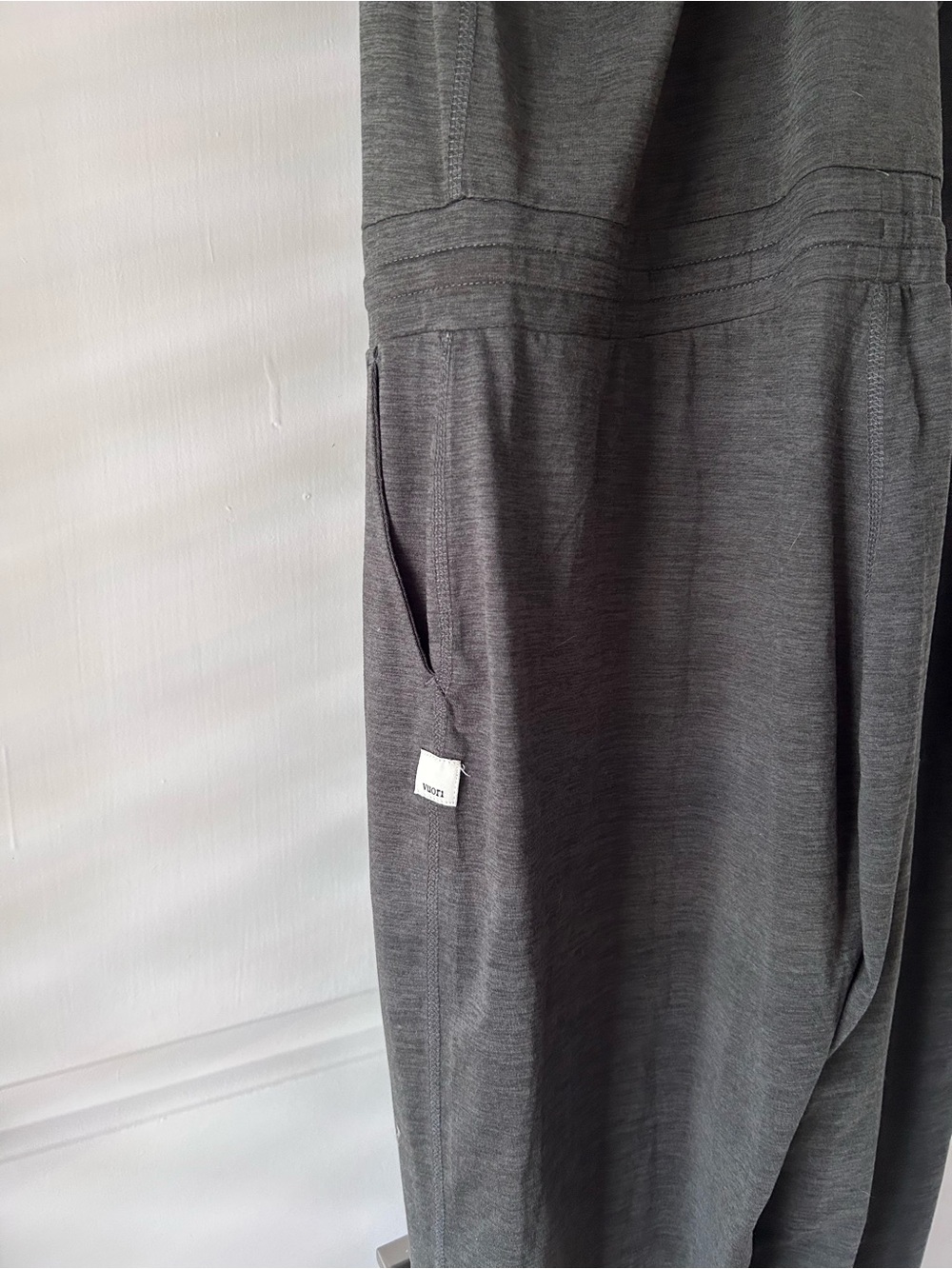 Vuori Lux Jumpsuit Charcoal Heather Racerback Jogger Romper Size Large - Picture 9 of 9